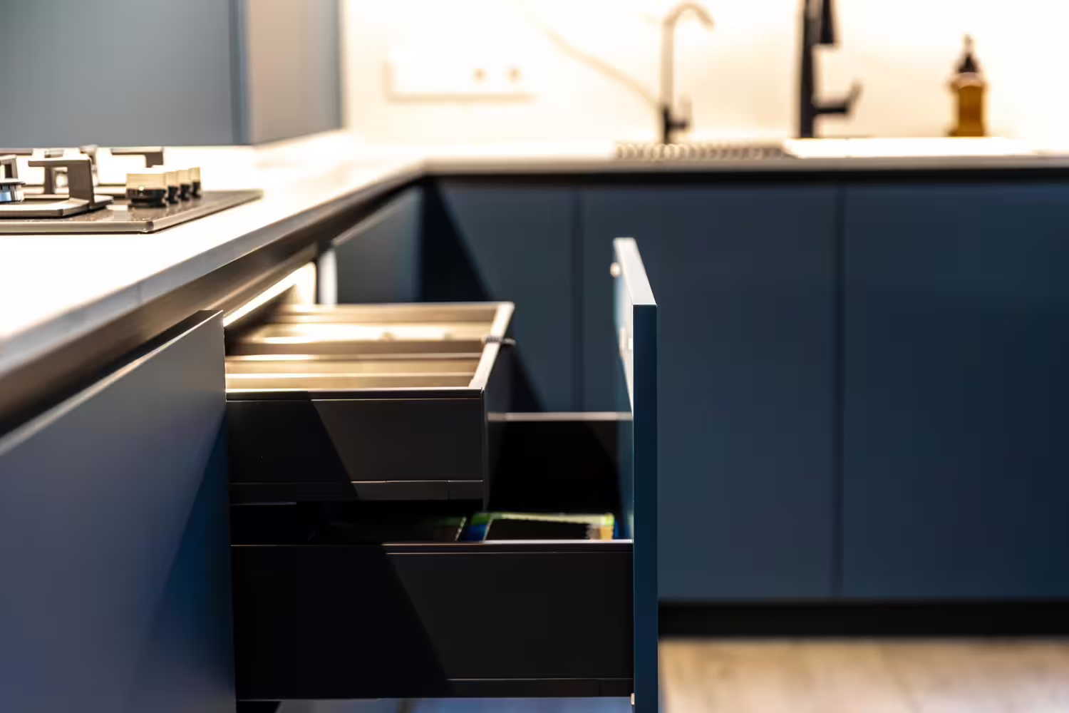 Markizy na okna dachowe Velux – funkcjonalność i estetyka w jednym - 1